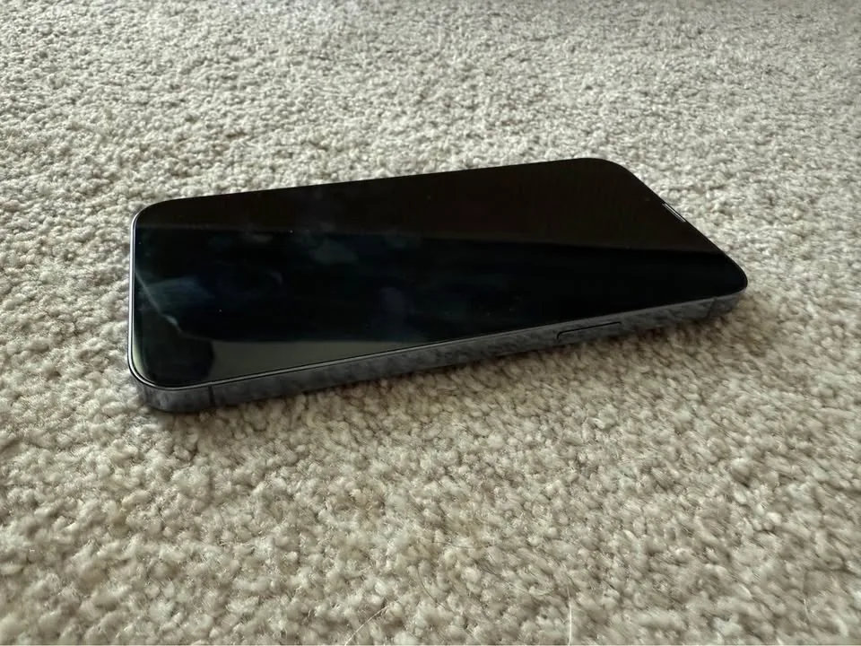 iPhone 13 Pro Max 256GB, 85% battery! Like NEW! image indicator(7)