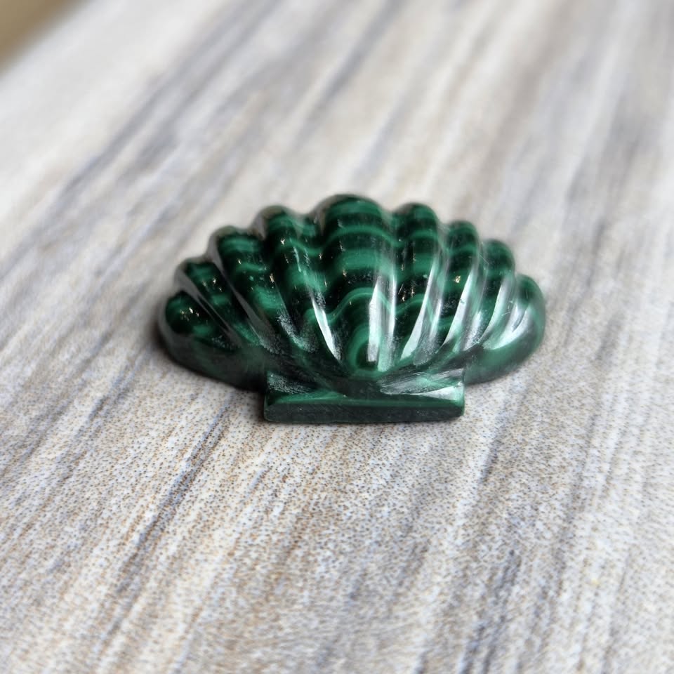 Malachite. Carved shell. - photo 2