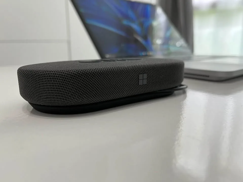 Microsoft Modern USB-C Speaker and Conference Call image indicator(3)