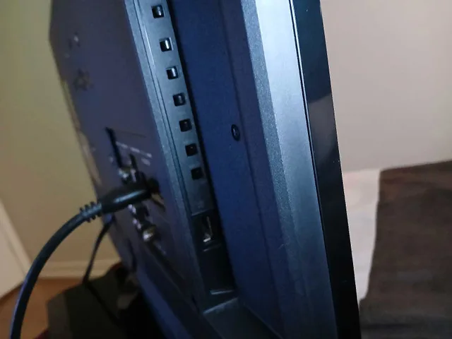 24" 1080p Toshiba HDTV - 24L4200U image indicator(4)