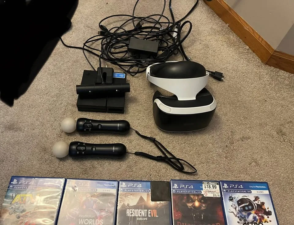 Sony PlayStation PSVR Bundle for PS4/PS5 w/5 Games image indicator(2)