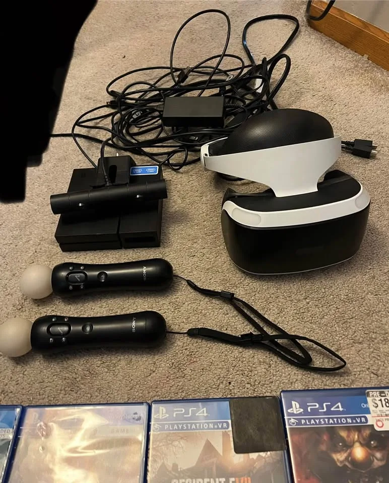 Sony PlayStation PSVR Bundle for PS4/PS5 w/5 Games image indicator(4)