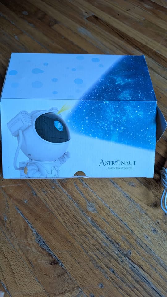 Astronaut starry sky projector, like new condition - photo 3