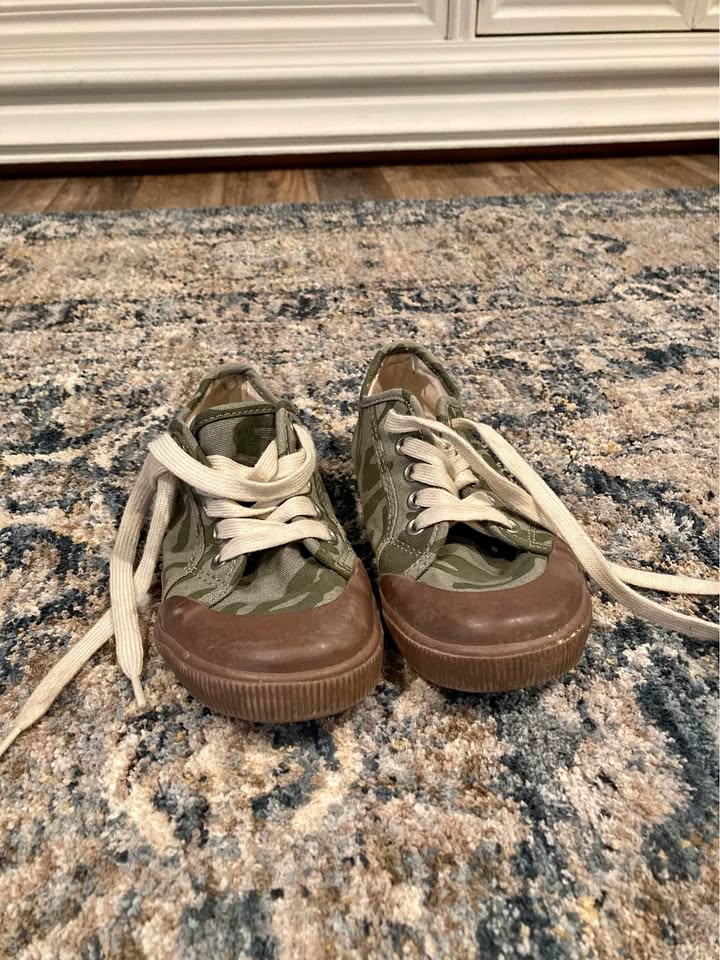 Boys Shoes (Gap) - Size 10