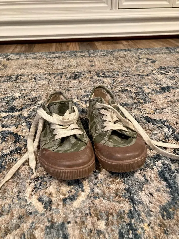 Boys Shoes (Gap) - Size 10 thumbnail