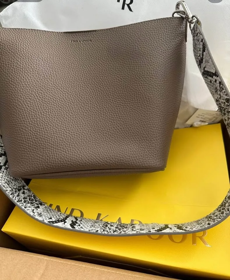 FIND KAPOOR Korean bucket bag with straps image indicator(2)