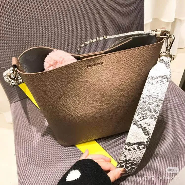 FIND KAPOOR Korean bucket bag with straps image indicator(3)