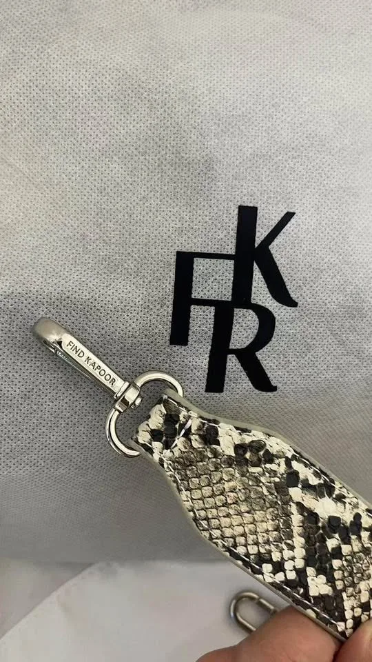 FIND KAPOOR Korean bucket bag with straps image indicator(6)