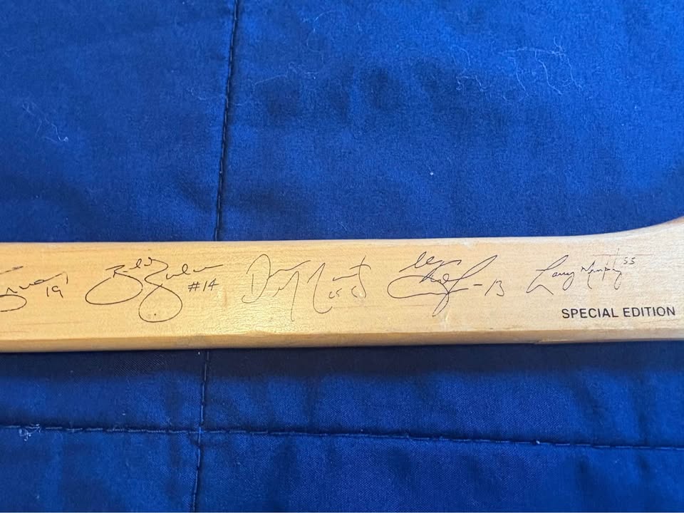 1998 Detroit Red Wings ministick with Signatures - photo 3