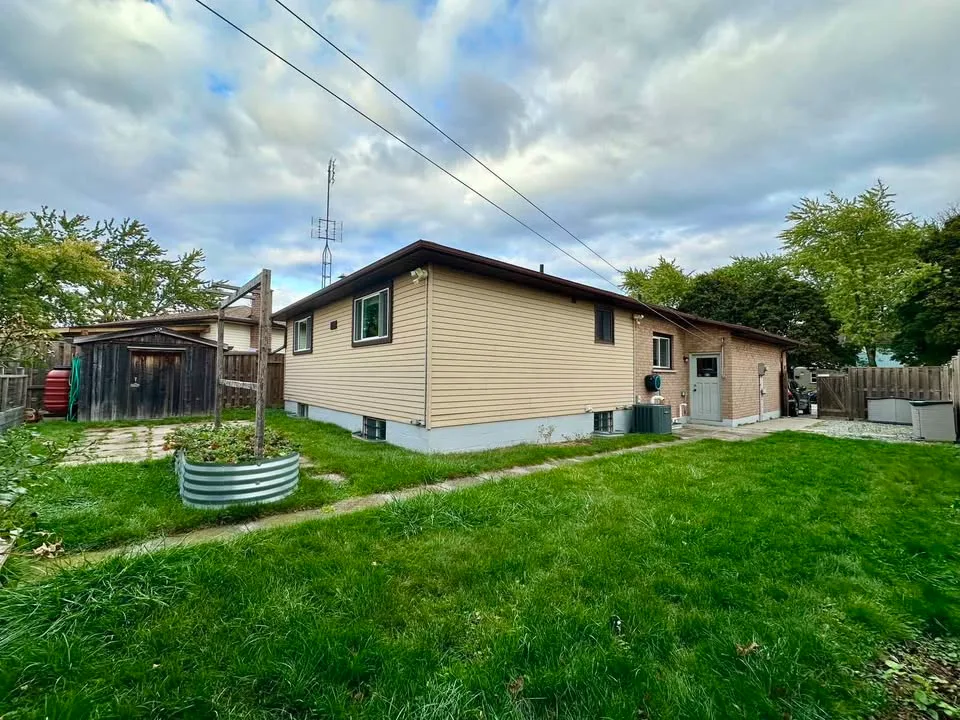 3 Beds 1 Bath - House image indicator(7)