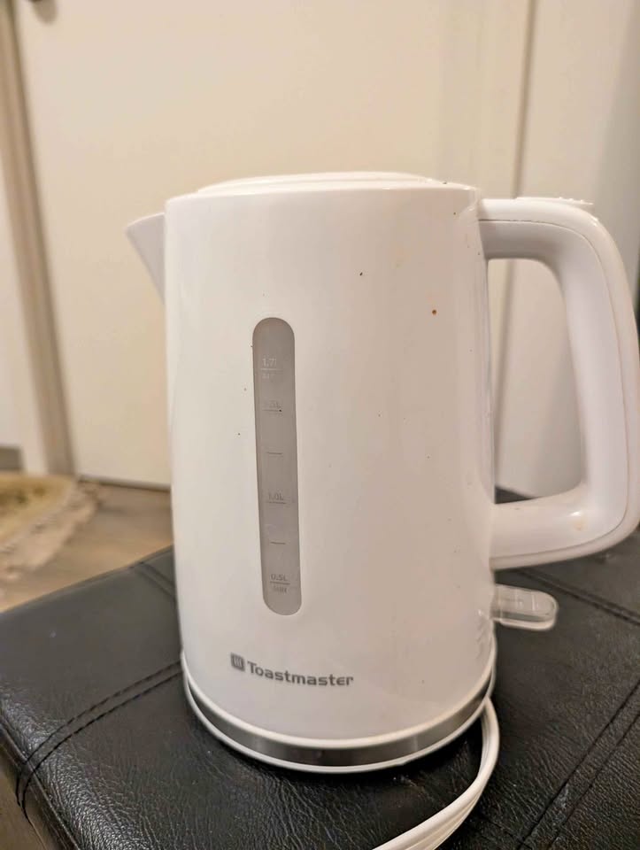 White Toastmaster Water Heater – Good Working Condition – Like N