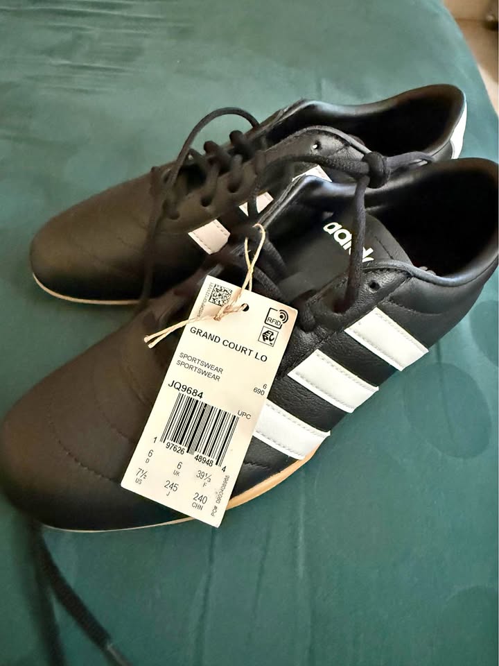 Adidas grand court low women shoes (size 71/2)