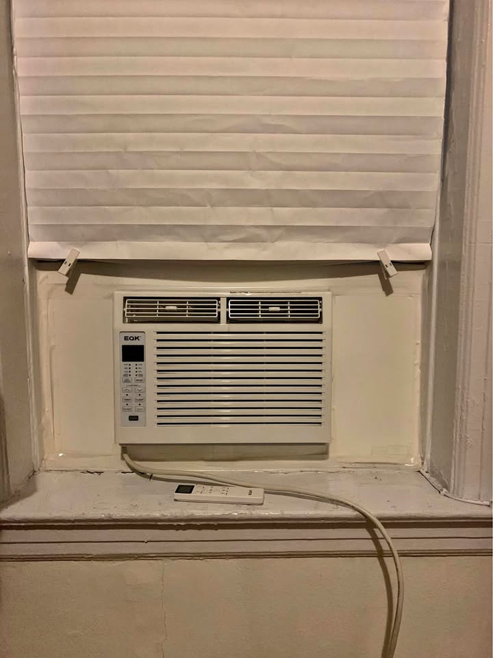Small Window AC (EOK Brand)