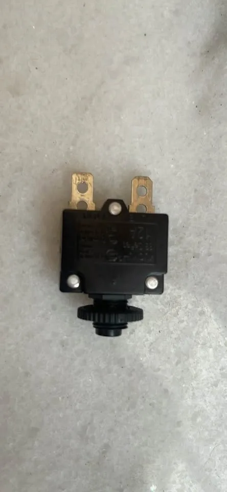 Automotive circuit breaker image indicator(2)