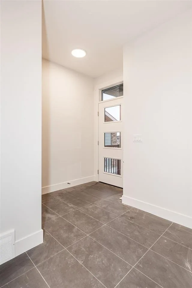 3 Beds 2.5 Baths House image indicator(3)