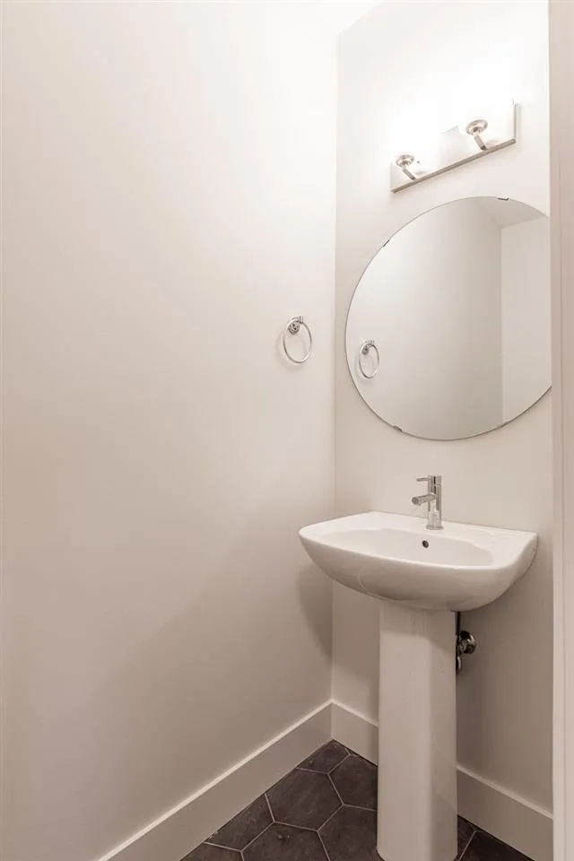 3 Beds 2.5 Baths House image indicator(10)