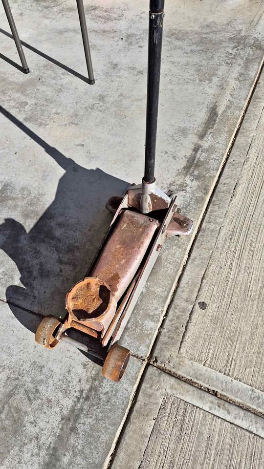 Hydraulic jack