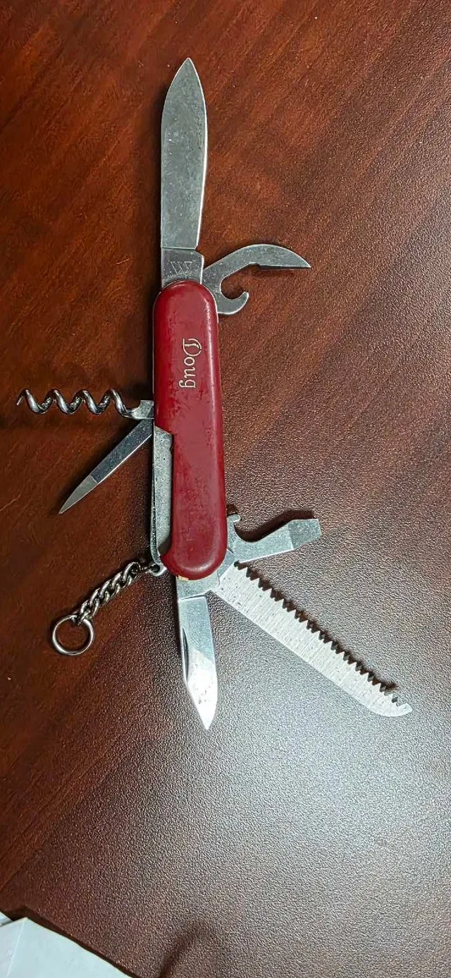 Swiss Army Knife Victorinox Hiker Multi Tool image indicator(2)