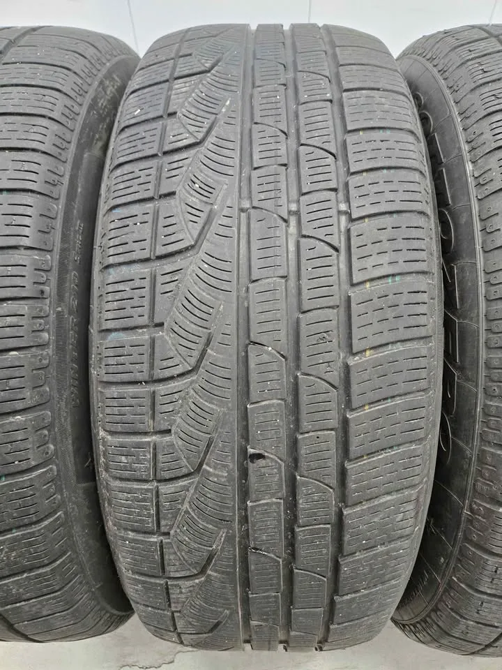 Pirelli Sottozero Winter Tires- 245/50R18 image indicator(3)