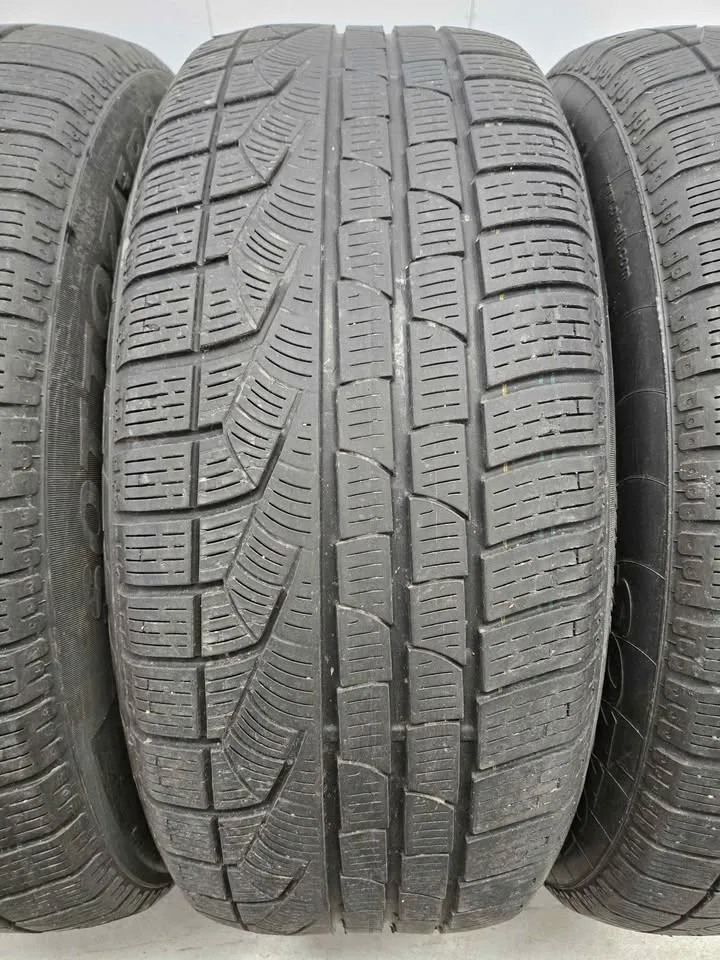 Pirelli Sottozero Winter Tires- 245/50R18 image indicator(4)