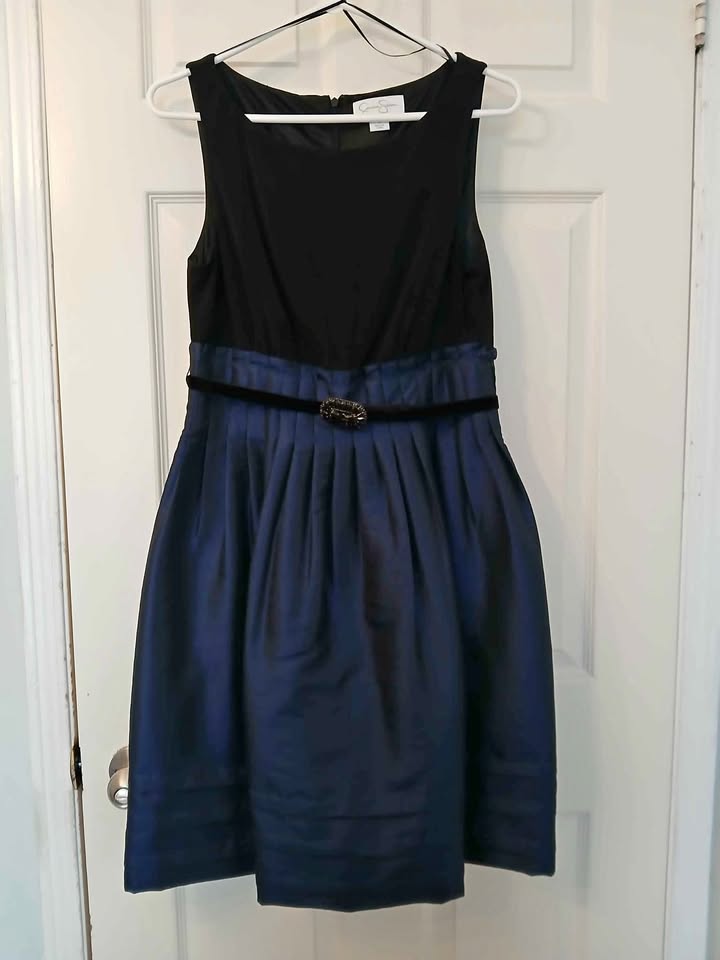 Beautiful dress size 8-M
