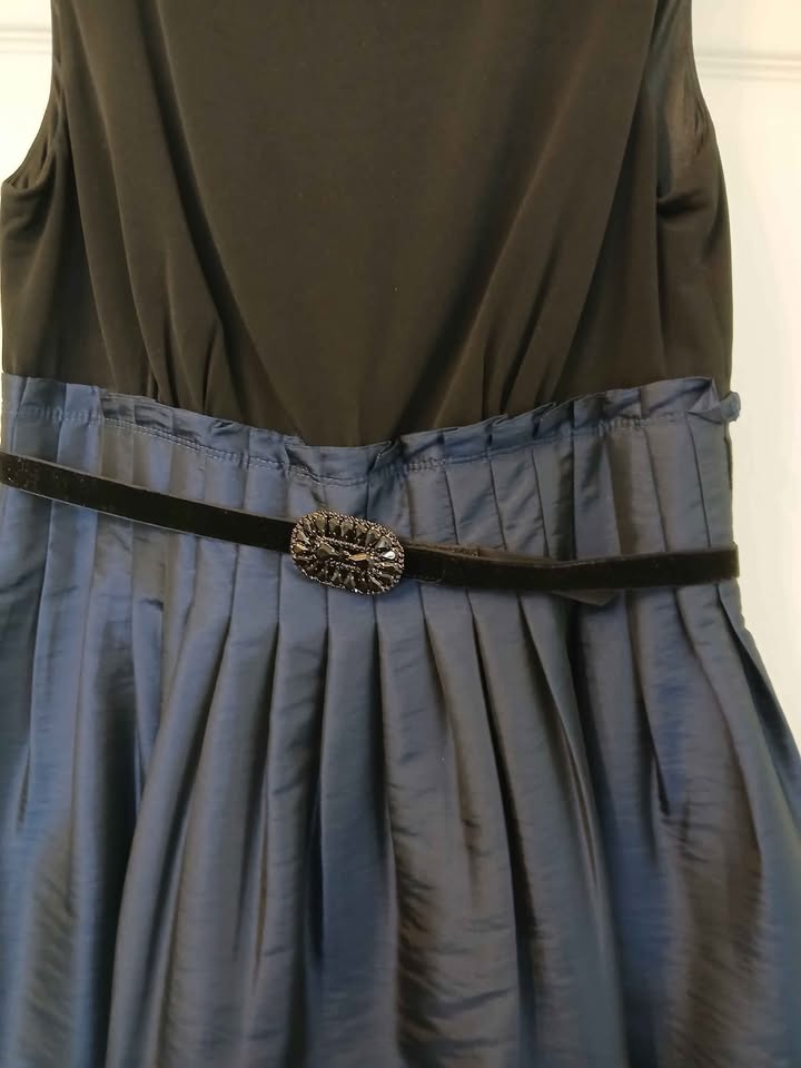 Beautiful dress size 8-M - photo 3