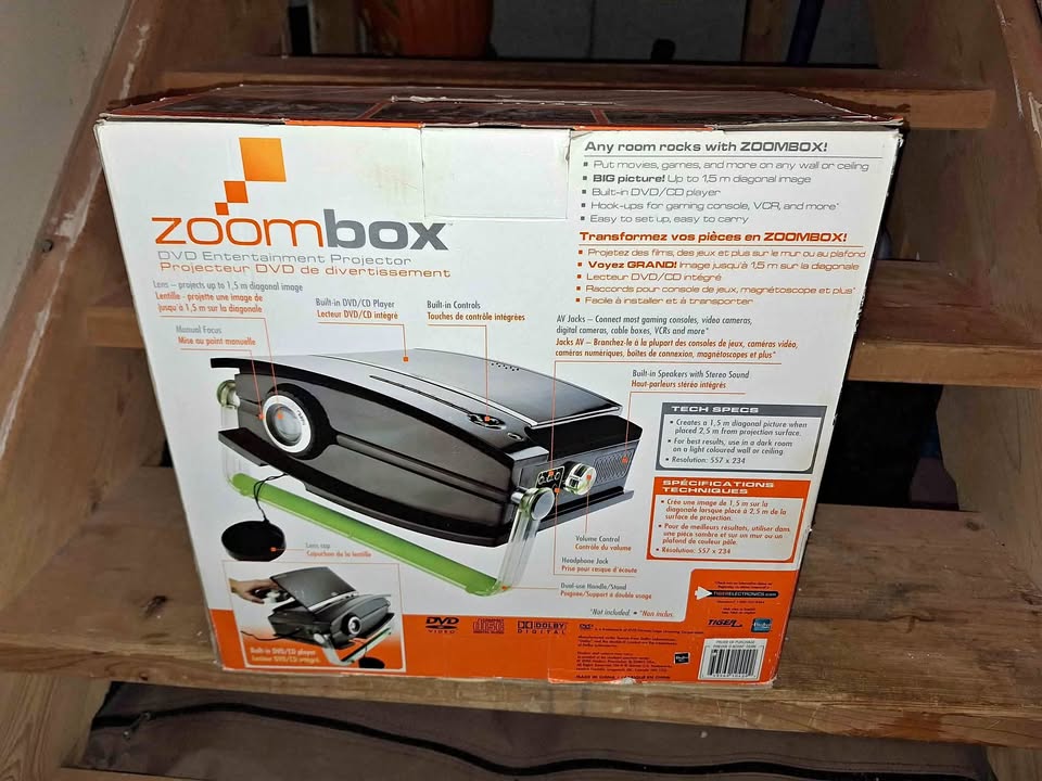 Zoombox DVD Entertainment Projector