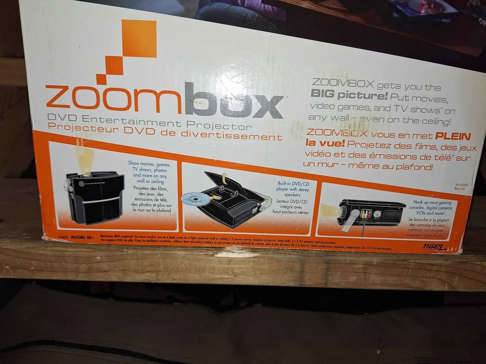 Zoombox DVD Entertainment Projector - photo 2