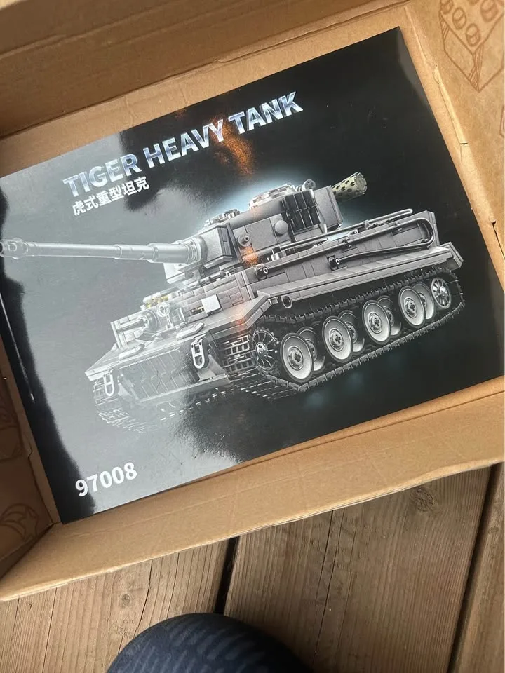 Toy Mega blocks heavy tank-new- black over 1700 pieces image indicator(7)