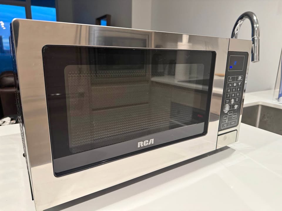 RCA Microwave Oven