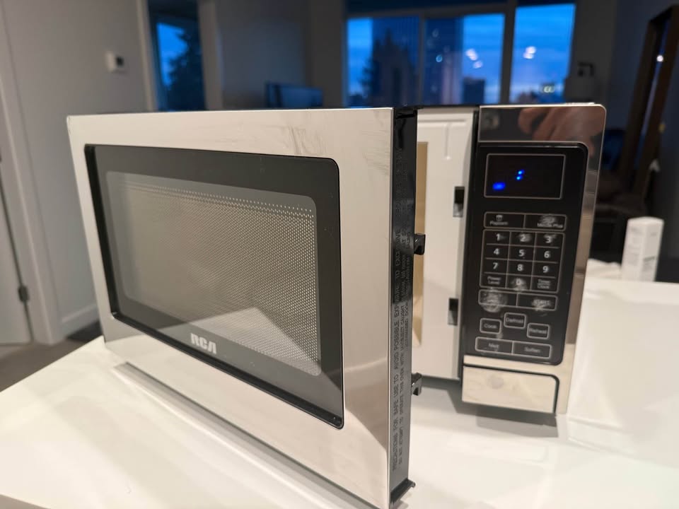RCA Microwave Oven - photo 2