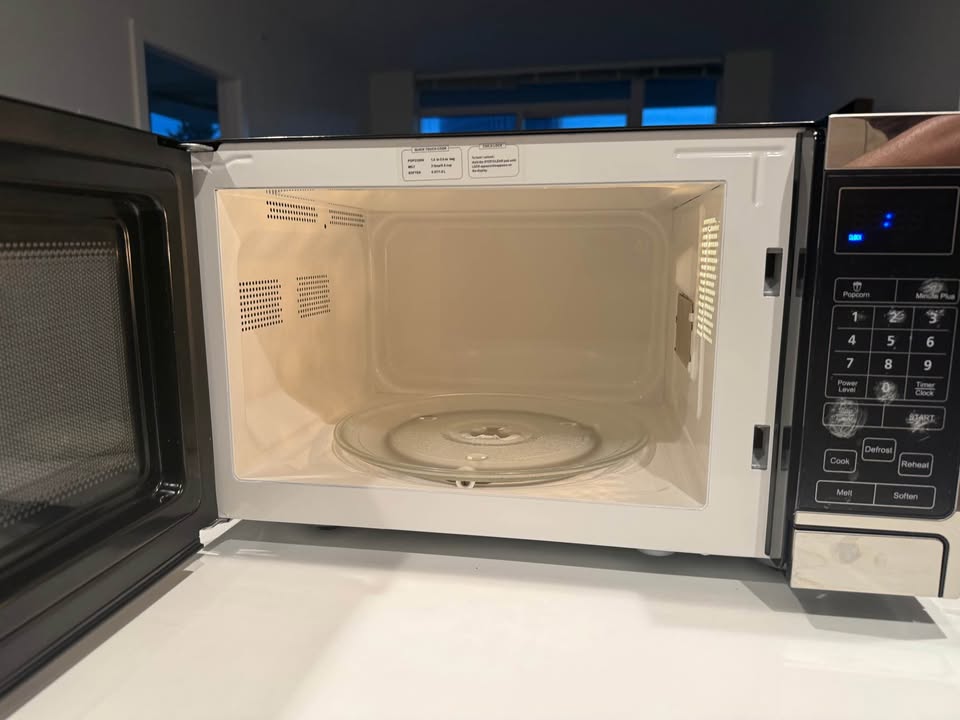 RCA Microwave Oven - photo 4