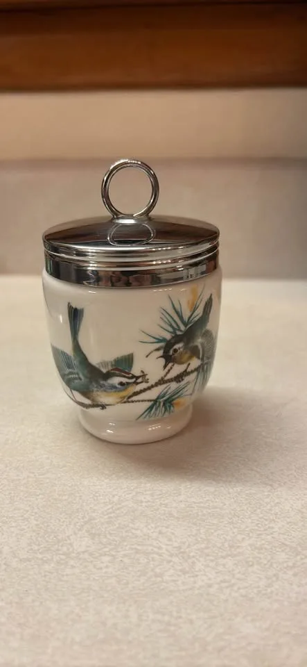 Set of 4 Vintage Royal Worcester Porcelain Jars image indicator(2)