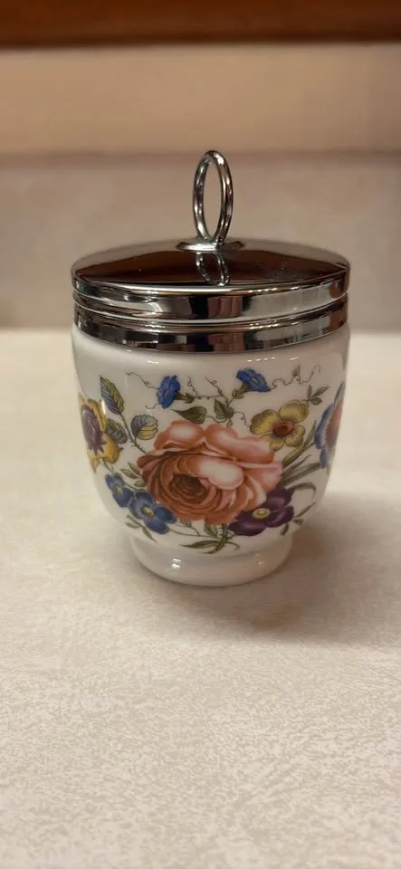 Set of 4 Vintage Royal Worcester Porcelain Jars image indicator(4)