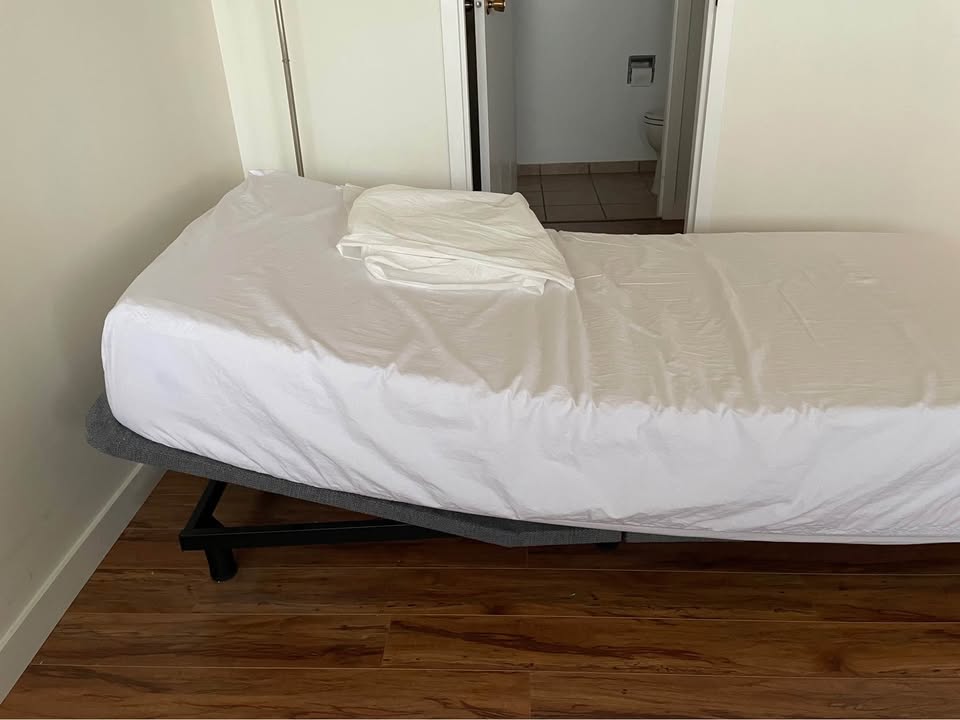 Twin XL Adjustable Beds w/ Latex Mattresses, >$6500 Value - photo 4