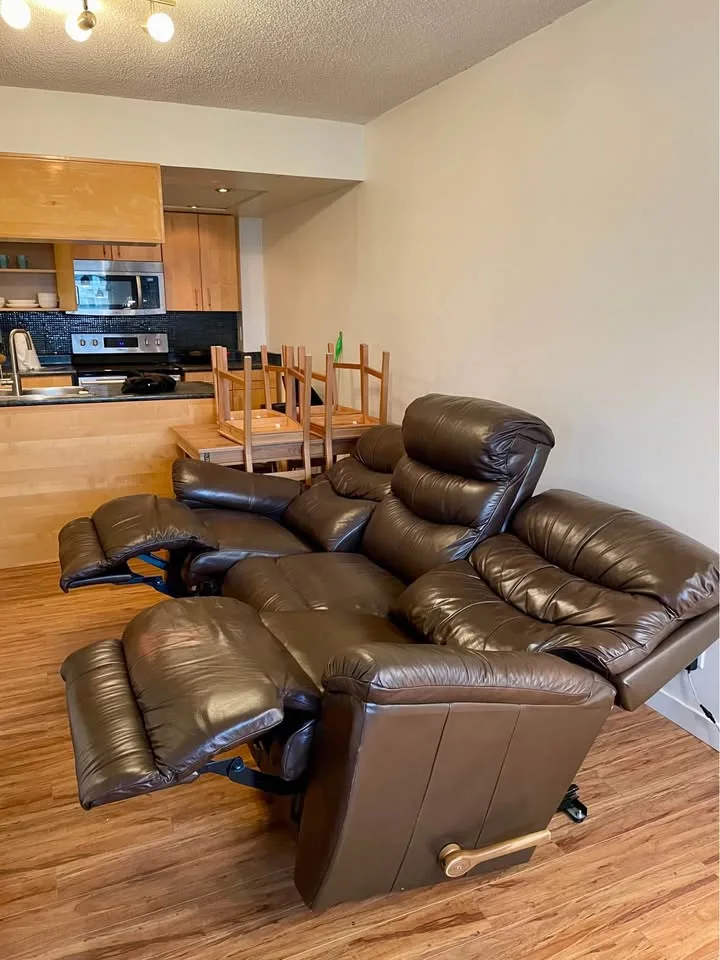 La-Z-Boy Leather Manual Reclining Couch, 3 Seats image indicator(5)