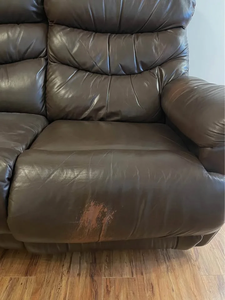 La-Z-Boy Leather Manual Reclining Couch, 3 Seats image indicator(6)