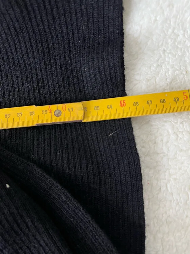 Ribbed Oversized Woven Black Scarf image indicator(3)