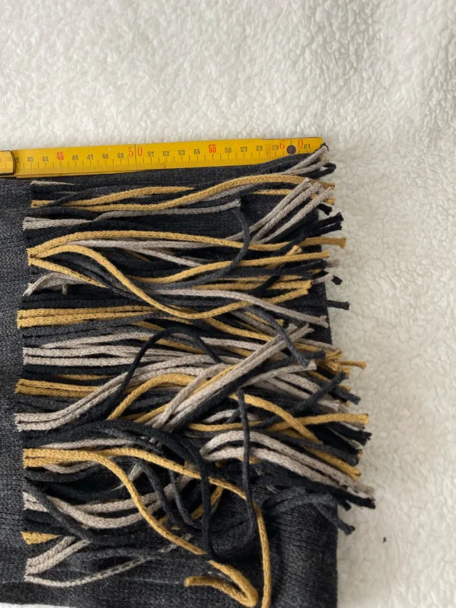 Winter Scarf - Fringed image indicator(3)