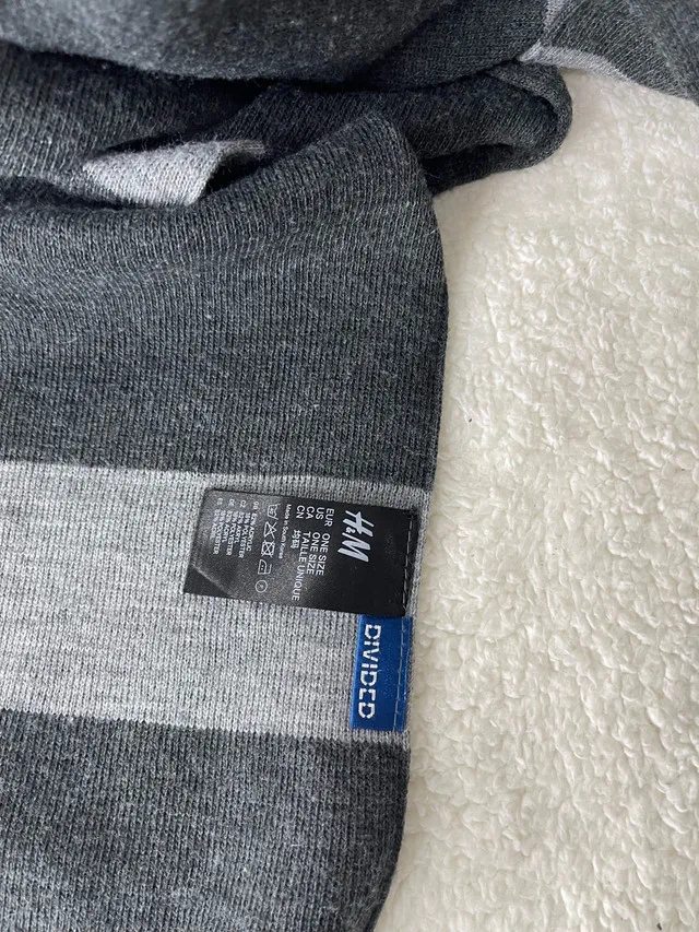 H&M Winter Scarf image indicator(3)