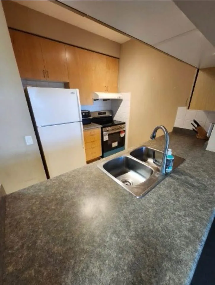 Condo 1 plus Den at 18 Mondeo Drive image indicator(5)