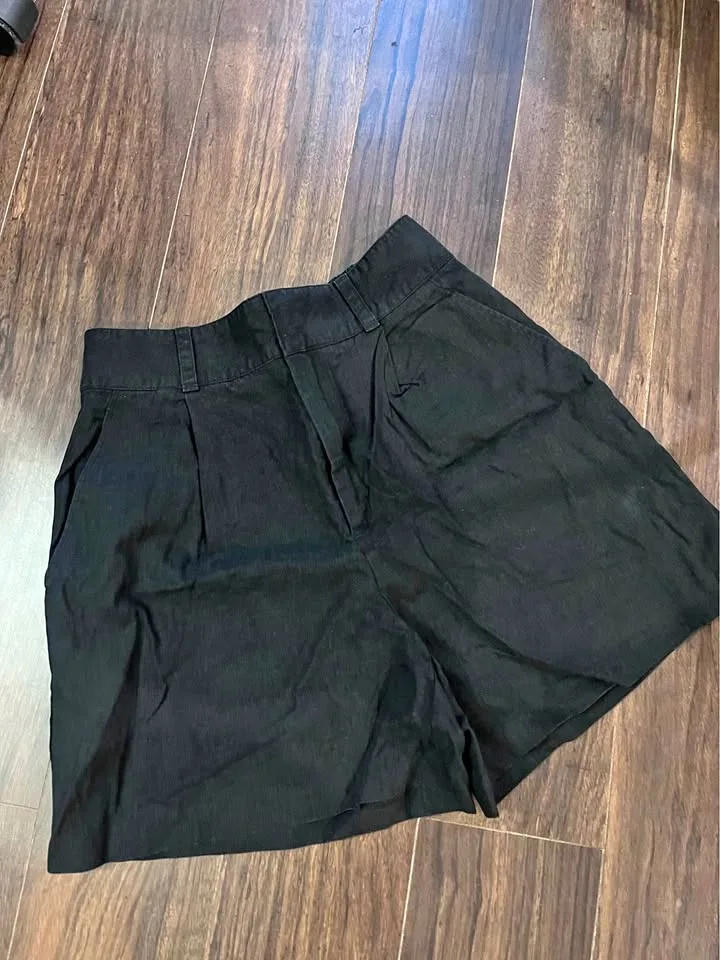 Uniqlo black shorts