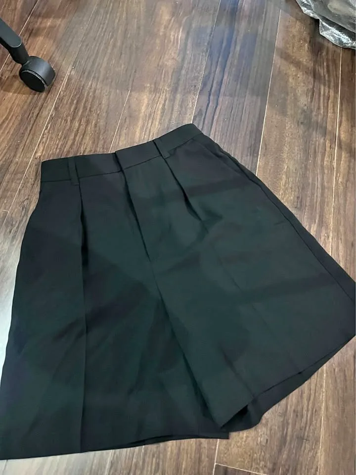 Uniqlo Women black shorts for work/casual