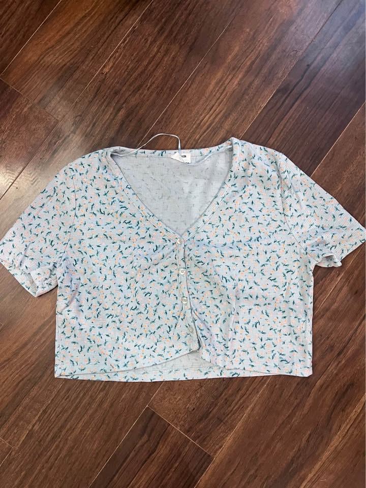 Cotten on $8 for 2 summer button up top - photo 2