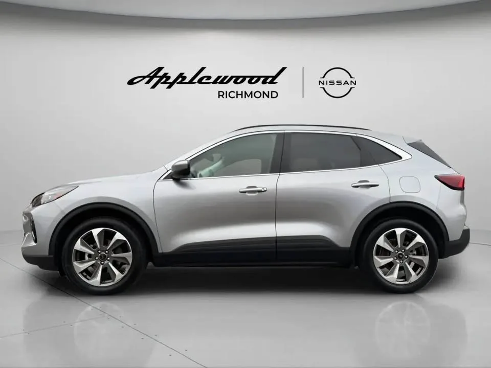 2023 Ford Escape Platinum AWD image indicator(2)