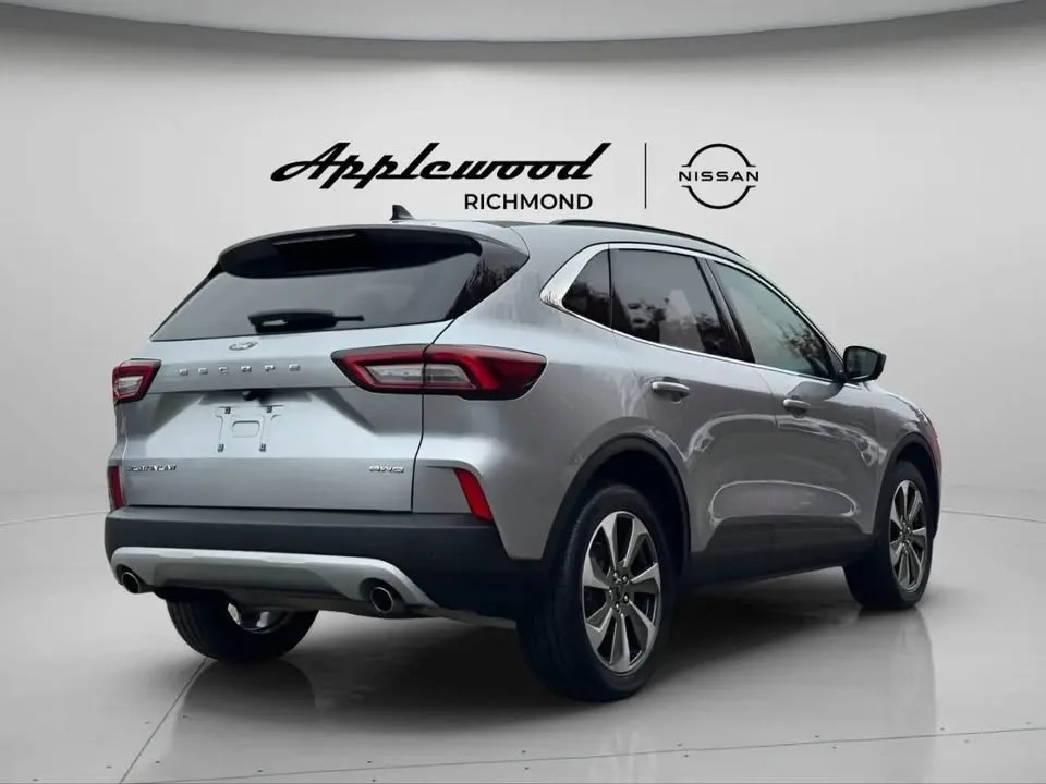 2023 Ford Escape Platinum AWD image indicator(7)