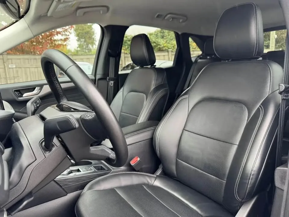 2023 Ford Escape Platinum AWD image indicator(9)