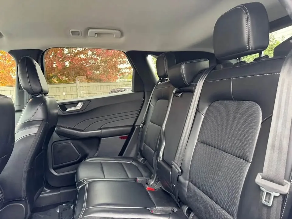 2023 Ford Escape Platinum AWD image indicator(10)