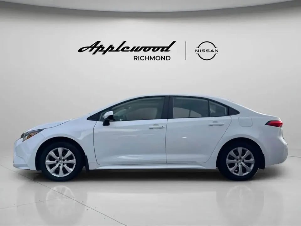 2022 Toyota Corolla LE image indicator(3)