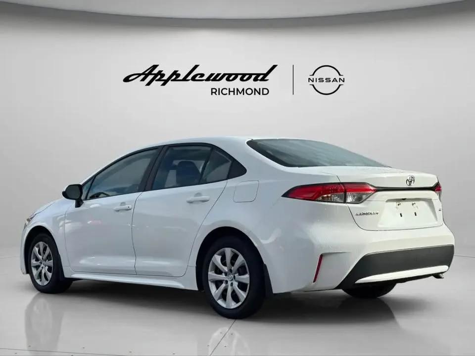 2022 Toyota Corolla LE image indicator(4)